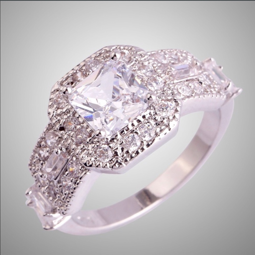 Silver fashion ring with white topaz size 7